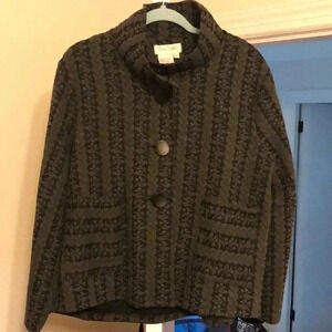 Great Cavalier short button up coat with two open front pockets.